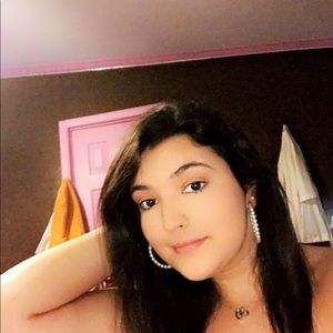 Meet your Posher, Desiree